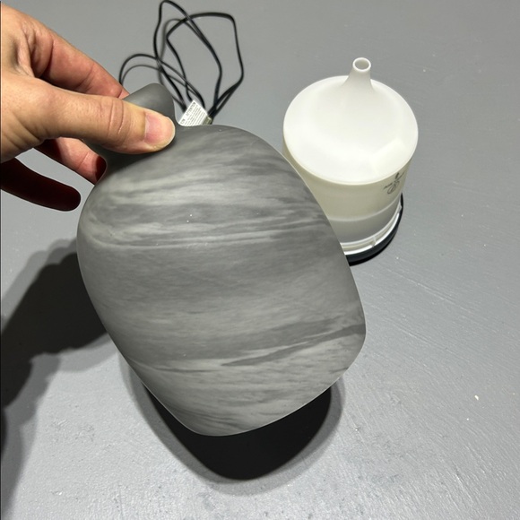 Essential Oil Diffuser - Picture 4 of 5